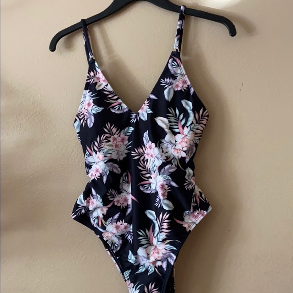 Blu  C swimsuit nwot